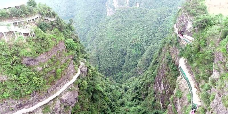 逃离废弃的建筑